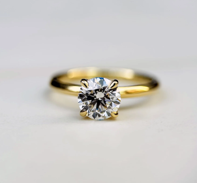 LD118-YG  Classic Round Solitaire – Hand picked 1ct+, D/E colour and VVS clarity in 18k Yellow Gold (Mount)    