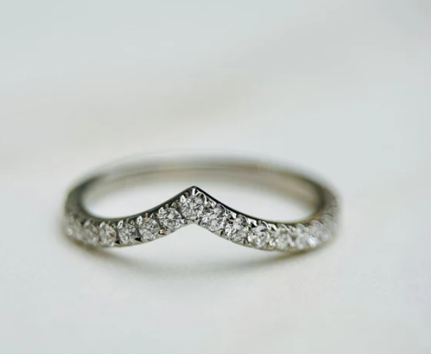 LD150-YG or LD150-P  Classic Pointed Band – 0.30ct 